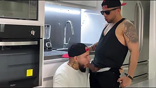 Mi Gymbro despues Del Gym , Nos Sacamos Polar Leche